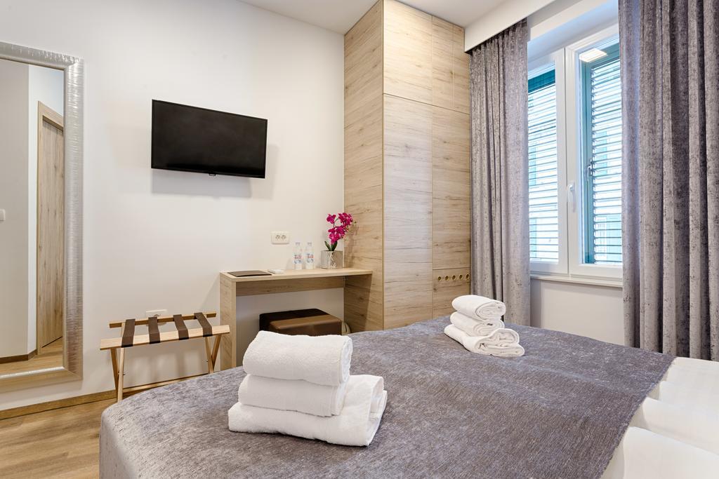 Central Pearl By Nono Ban Rooms Split Exterior photo